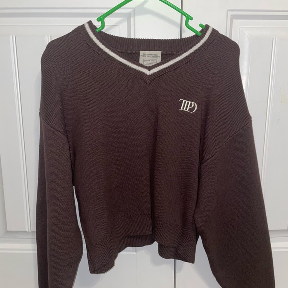 Taylor Swift Sweaters - Taylor Swift Chocolate V-Neck Sweater